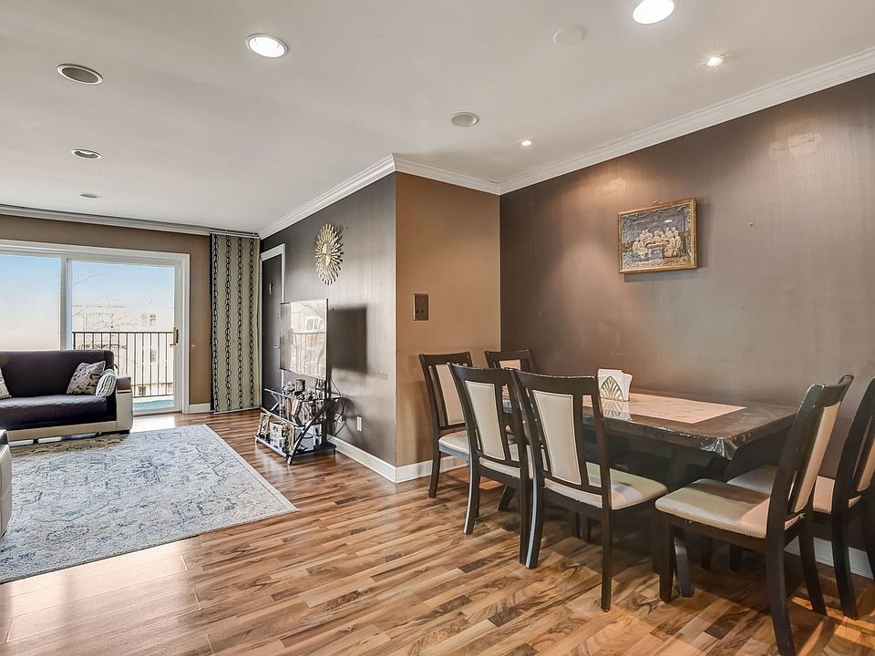 9413 Bay Colony Dr Des Plaines IL Zillow