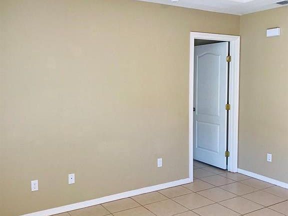 4th image of 304 W Amy Dr #4