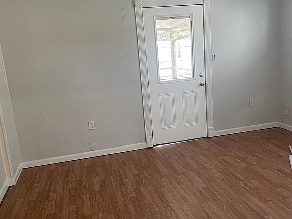 4th image of 412 Beethoven Ave