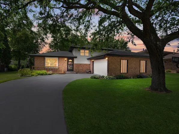 440 S Manor Dr, Peotone, IL 60468