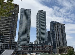 430 Square One Dr #3811, Mississauga, ON L5B 0E2