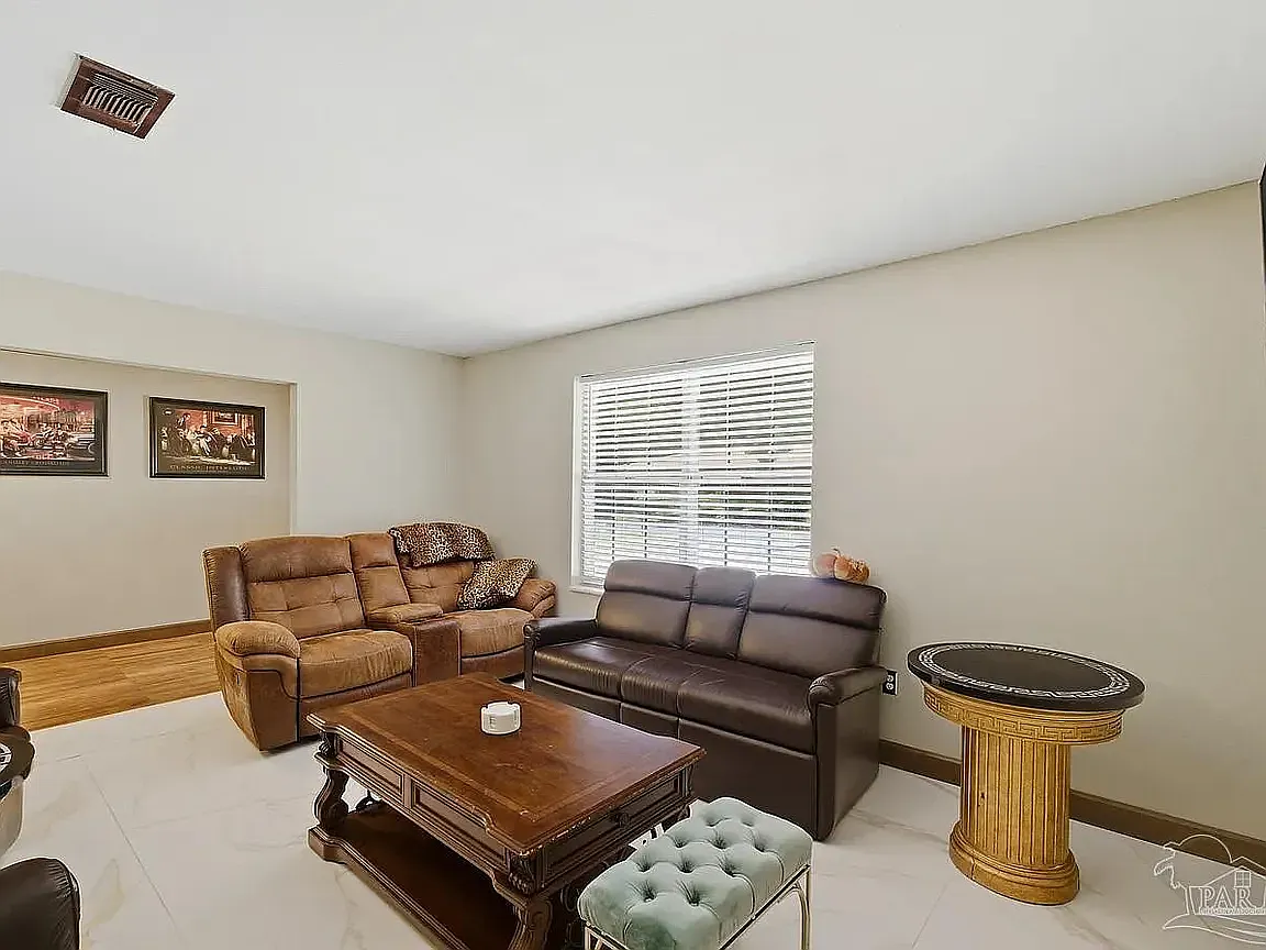 3 bed, 2.5 bath, 1941 sqft, $2,300 — Photo 3