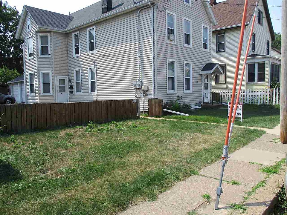 2nd image of 2071 Elm St