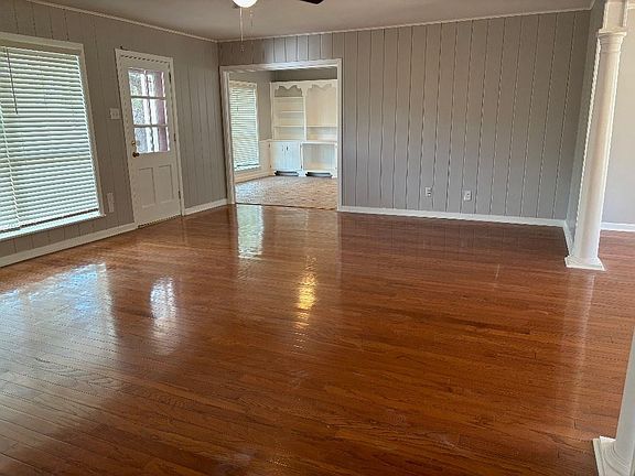 5th image of 2661 Oxford Ave