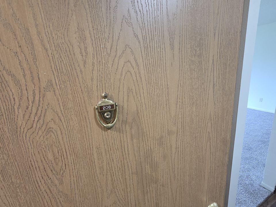 1st image of 402 5th Ave E #208