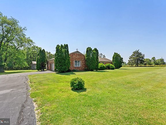 3rd image of 20266 Cedar Grove Rd
