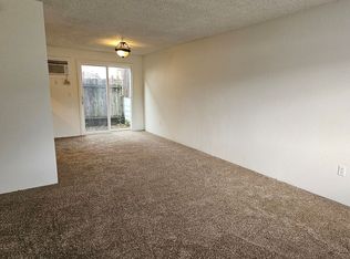 827 NE A St APT 5, Grants Pass, OR 97526