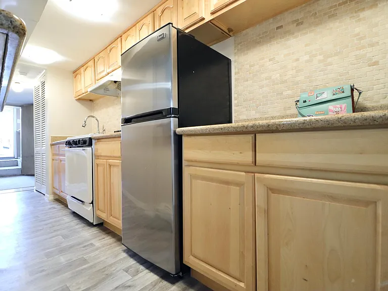 69th Pl — Photo 3