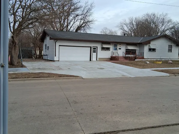 7 S Windsor Cir, Storm Lake, IA 50588