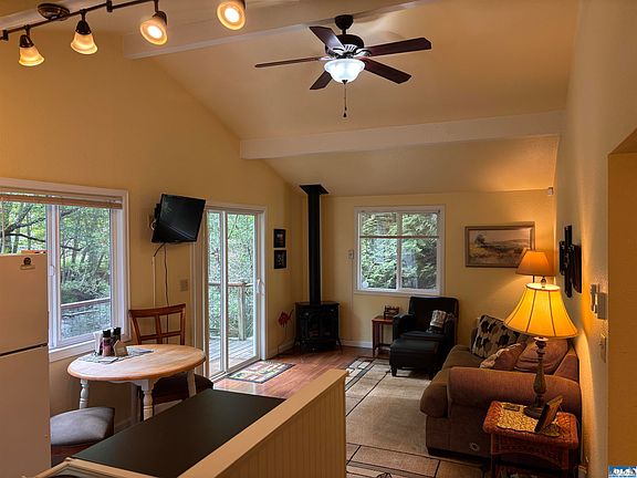 4th image of 163 N Hemlock Ln