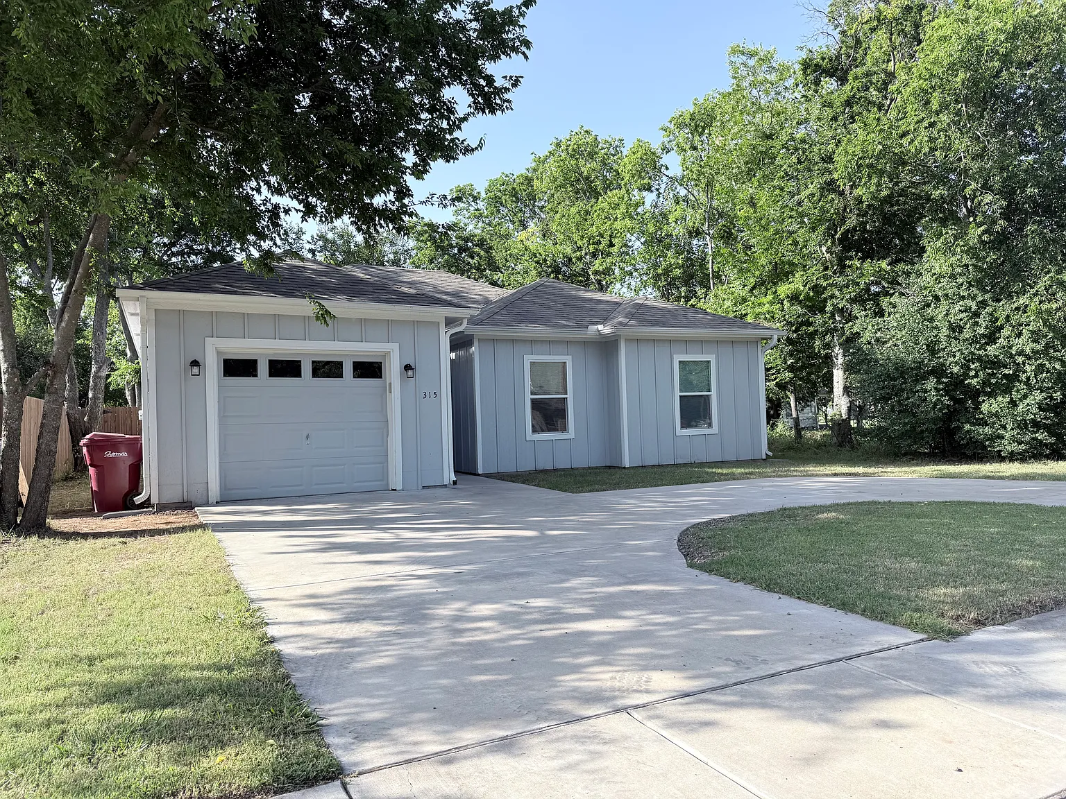 3 bed, 1236 sqft, $1,650 — Photo 1