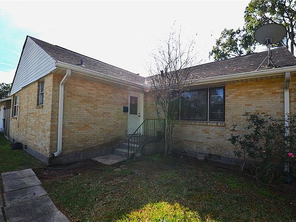 2nd image of 105 Shirley St