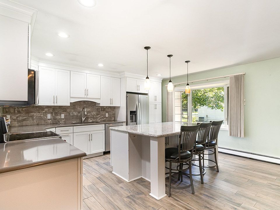 1415 W Nebobish Rd, Essexville, MI 48732 | MLS #50201828 | Zillow