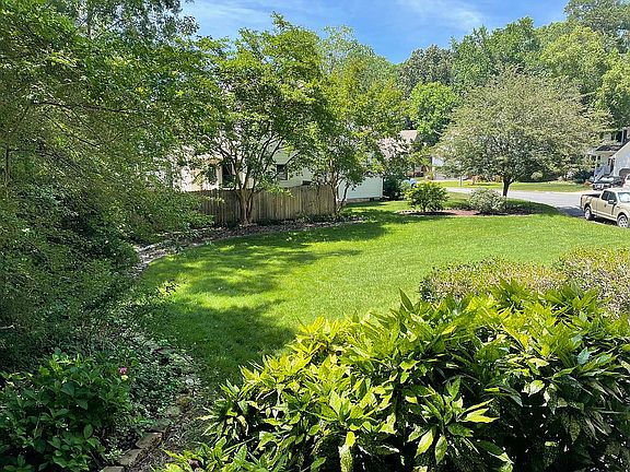 4th image of 451 Honey Locust Way