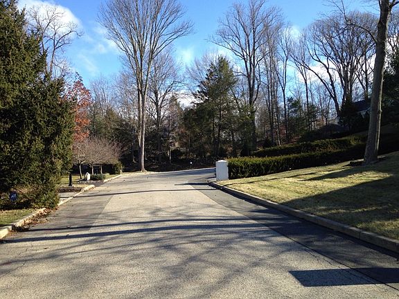 4th image of 12 Summerland Ln