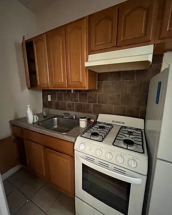2nd image of 428 Stratford Rd APT 3C