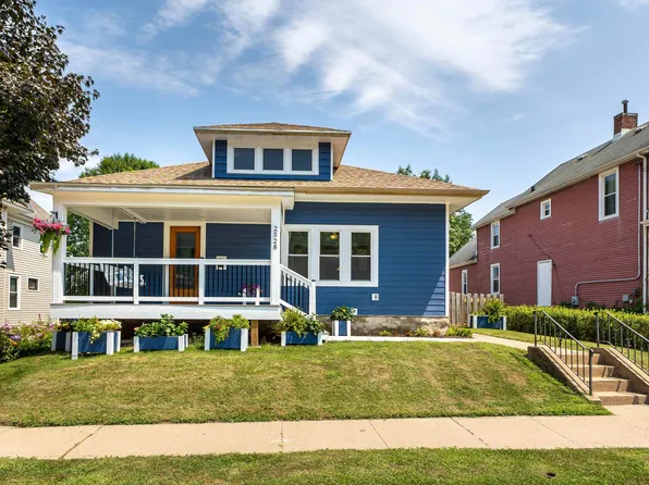 2528 Broadway St, Dubuque, IA 52001