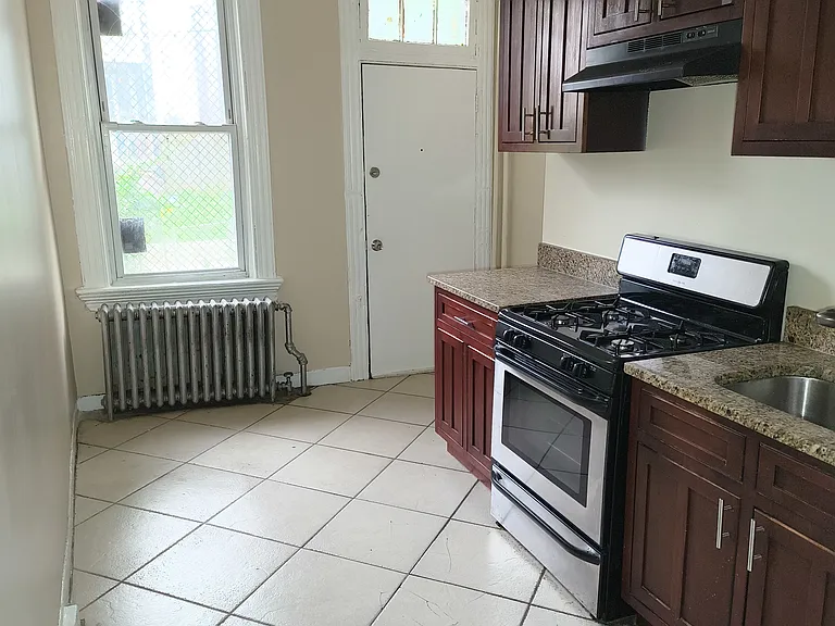 1918 Druid Hill Ave — Photo 12