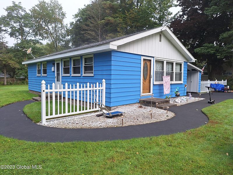 2nd image of 849 Bay Rd