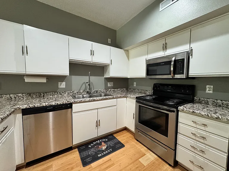 2855 Coral Ct #204 — Photo 2