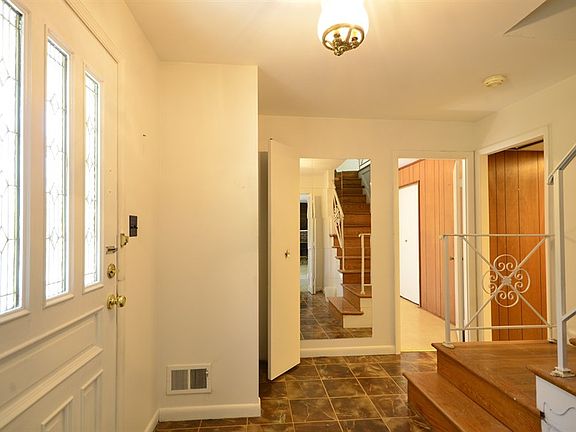 3rd image of 11713 Castlewood Ct