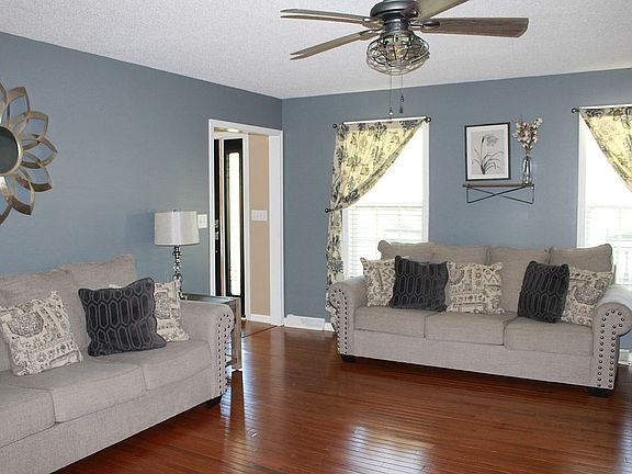 3rd image of 212 Grove Park Ln