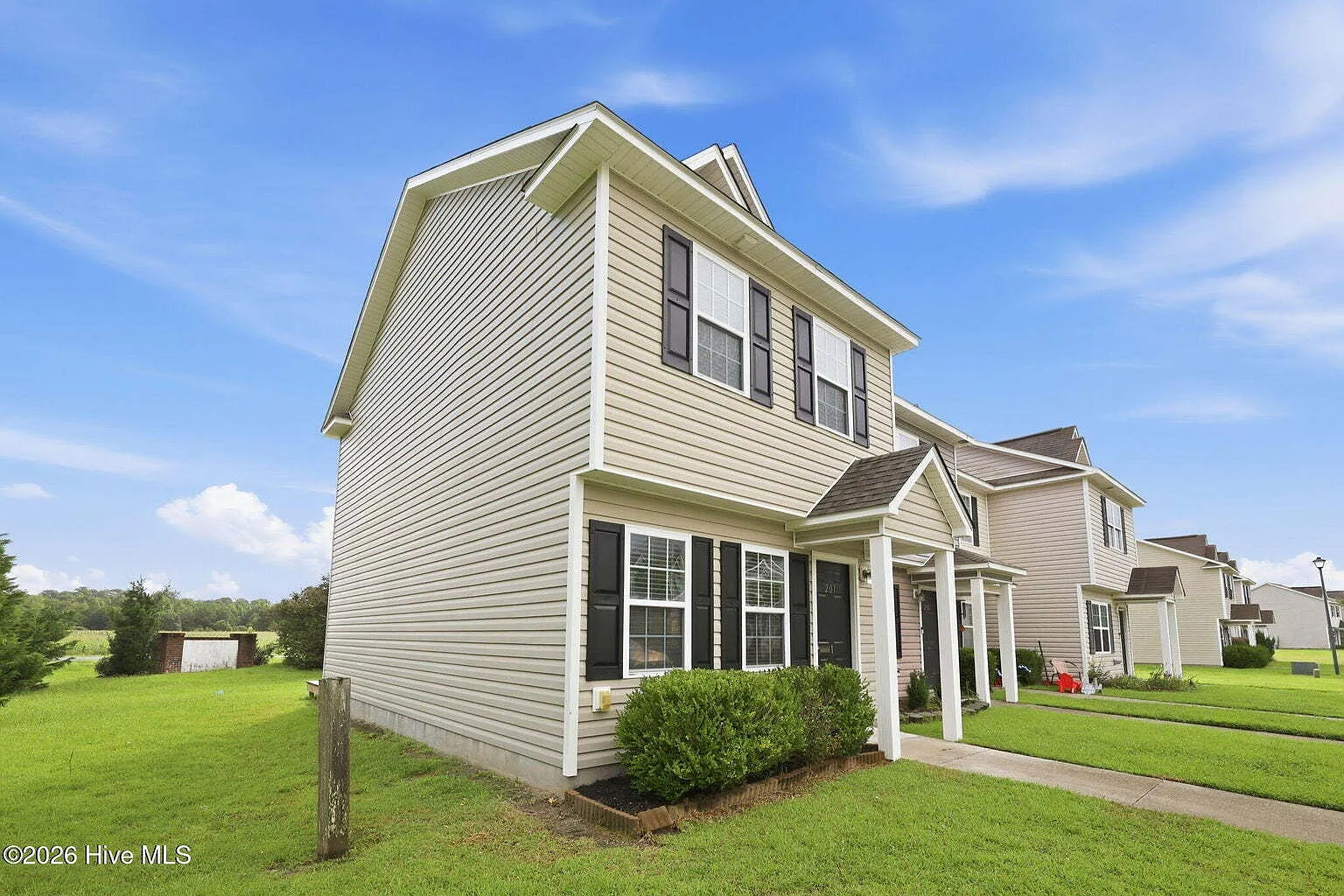 2 bed, 2.5 bath, 1307 sqft, $1,375 — Photo 3