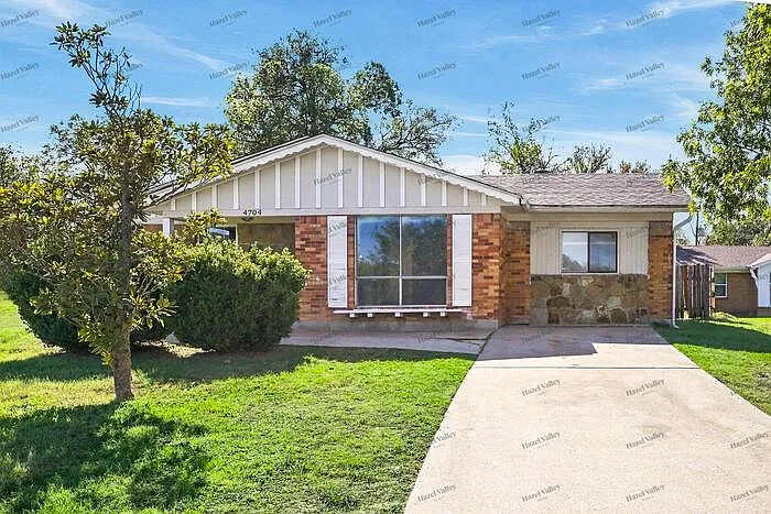 4704 Dee Ct