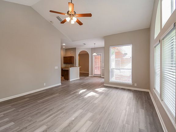 5th image of 10950 Creekview Dr