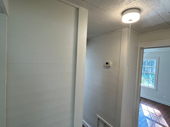 4th image of 194 SE Craig Ave