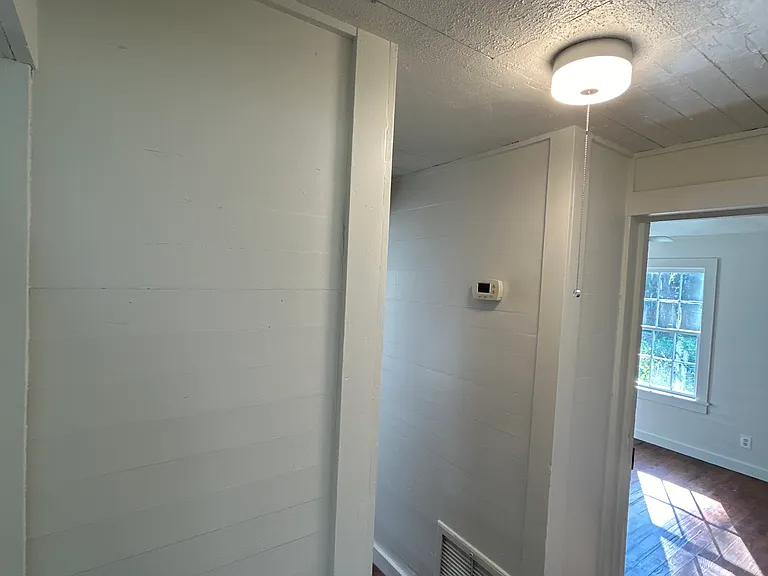 194 SE Craig Ave — Photo 4