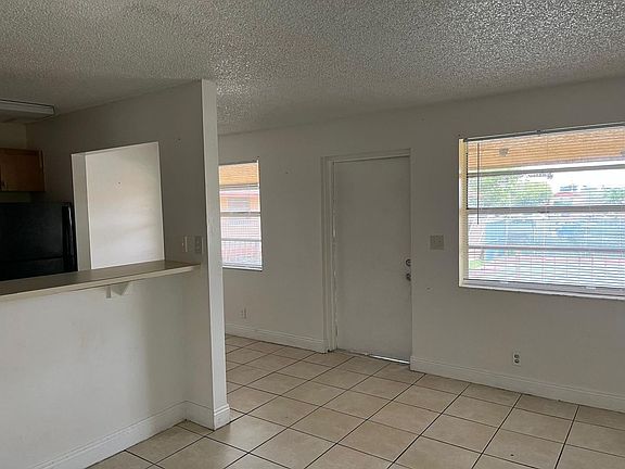 3rd image of 95 NE 41st St APT I141
