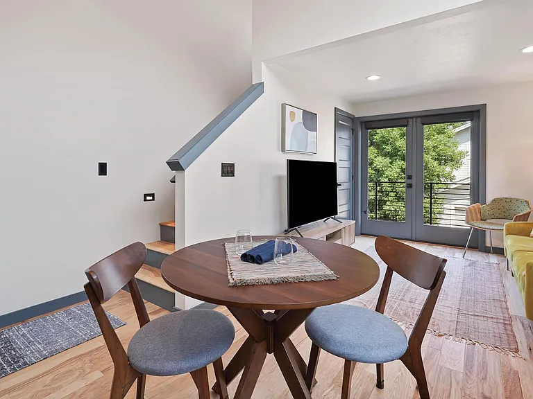 36 SW Roosevelt Ave #2 — Photo 8