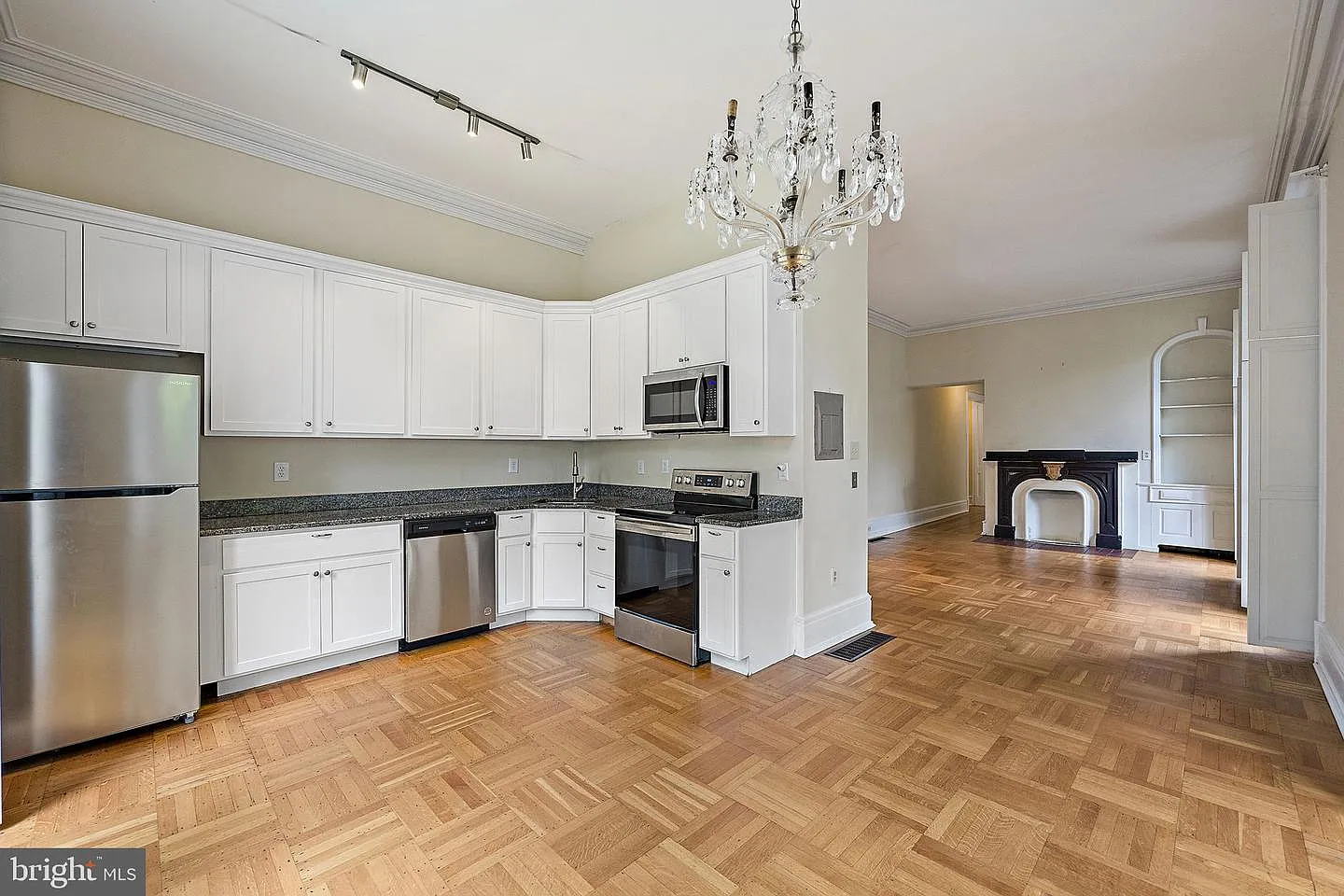 2 bed, 1.0 bath, 1325 sqft, $2,395 — Photo 1