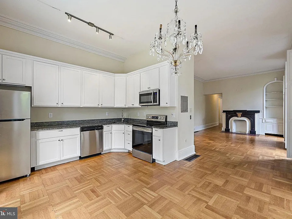1401 State St #1F