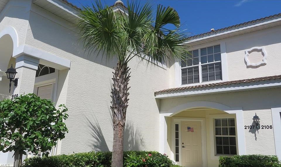 Private Entrance to 1st floor condo