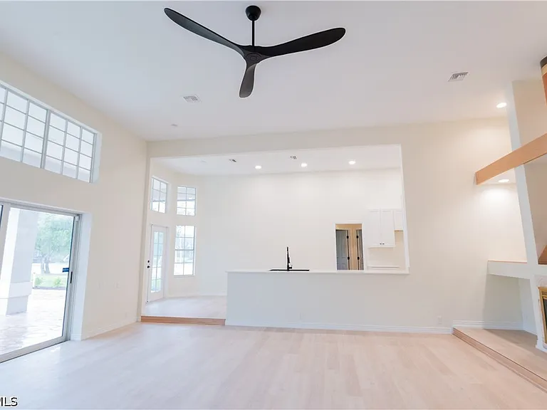 15200 Sweetwater Ct — Photo 12