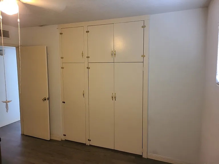 701 W Yandell Dr #4 — Photo 10
