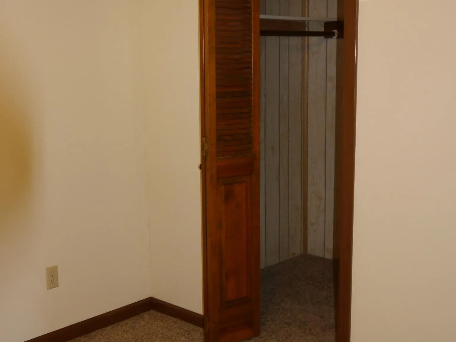 3 bed, 1.5 bath, 1200 sqft, $1,300 — Photo 3