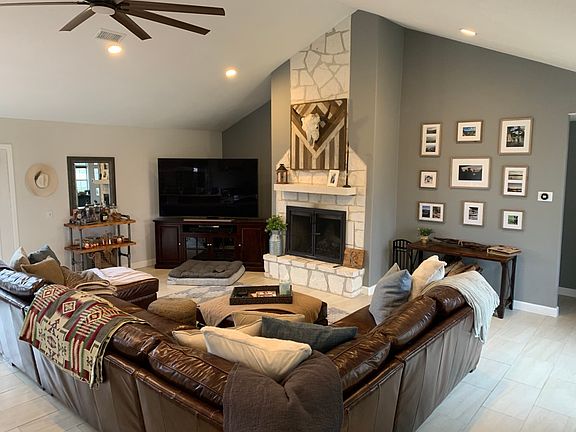 5th image of 206 Tapatio Dr W
