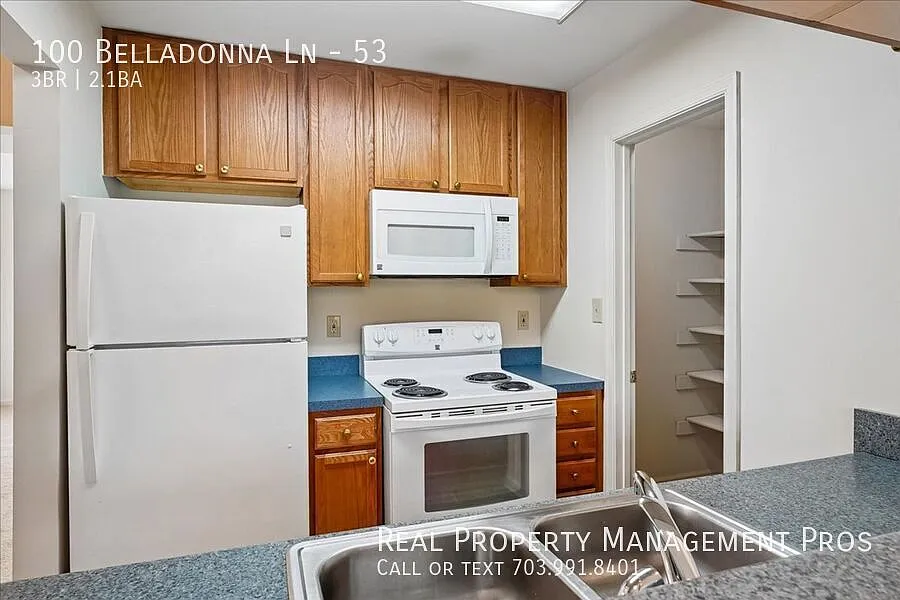 Spacious Stafford Townhome Near I-95 & Commuter Routes — Photo 4