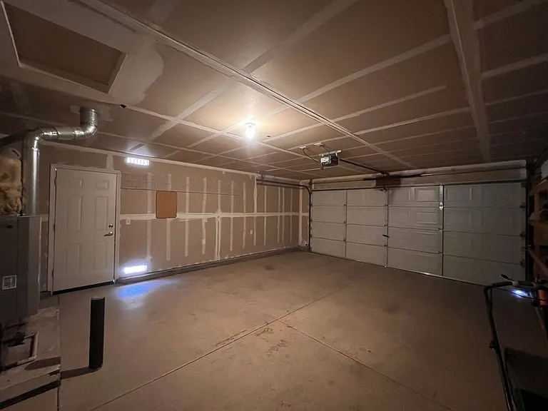 2628 Elizabeth Pkwy — Photo 32