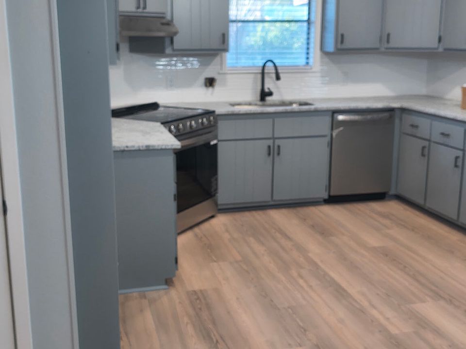 1st image of 613 Rosewood Dr #B