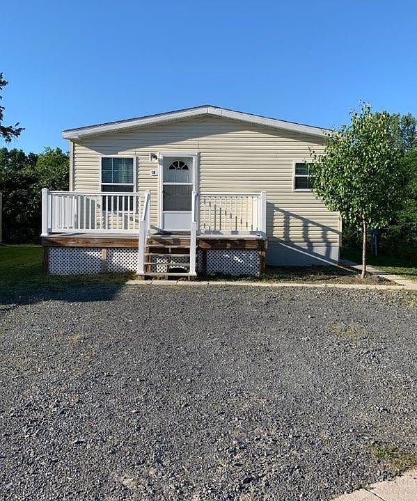 1st image of 19 Otter Creek Dr
