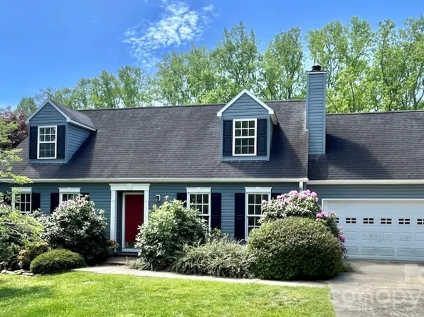 67 Beechwood Dr, Horse Shoe, NC 28742