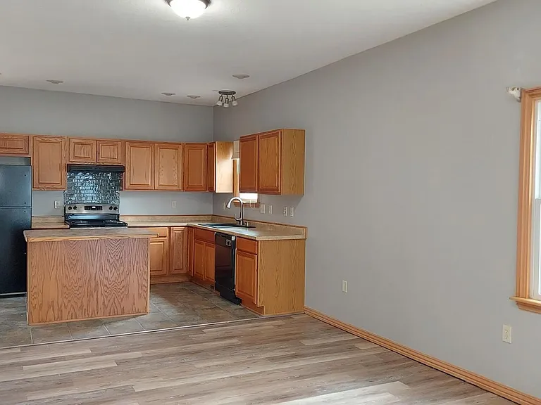 1604 N Joplin St — Photo 3