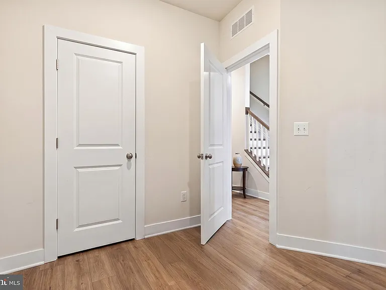 153 Locke St — Photo 8