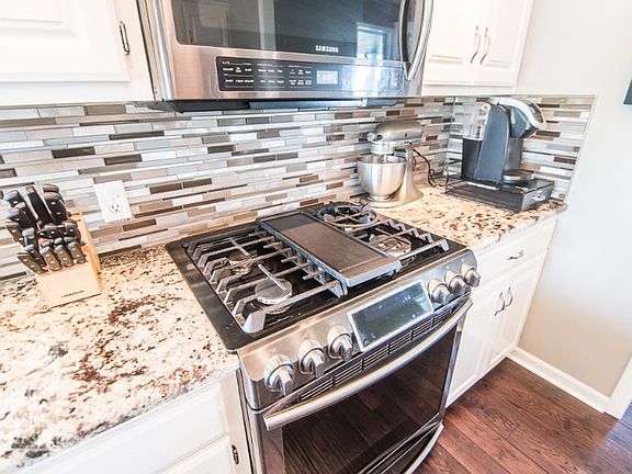 4th image of 25944 Noyes Ave