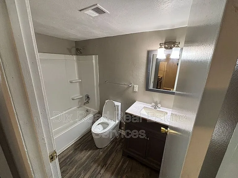 414 Mars Dr #2 — Photo 8
