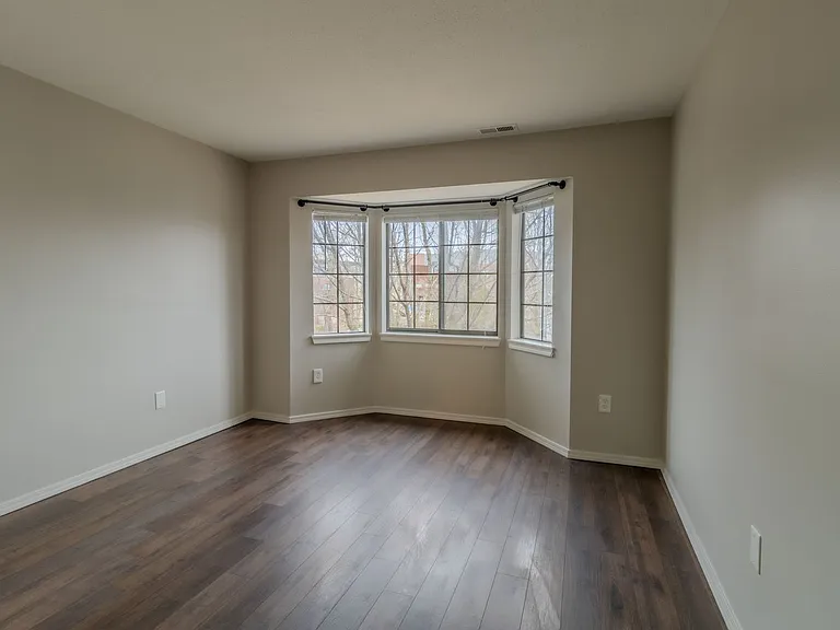 601 Riverine Dr #302 — Photo 8